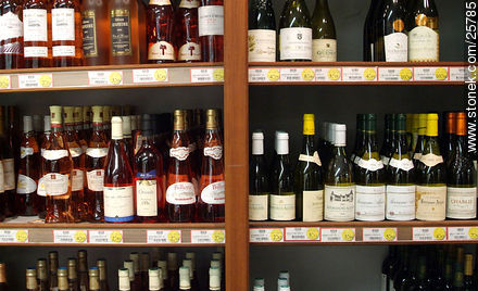 Variedad de vinos - París - FRANCIA. Foto No. 25785