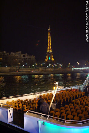 Bateau Mouche y la Torre Eiffel - París - FRANCIA. Foto No. 26194