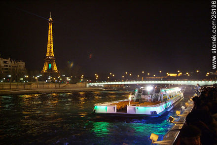 Bateau Mouche, Pont de l'Alma y tour Eiffel - París - FRANCIA. Foto No. 26196