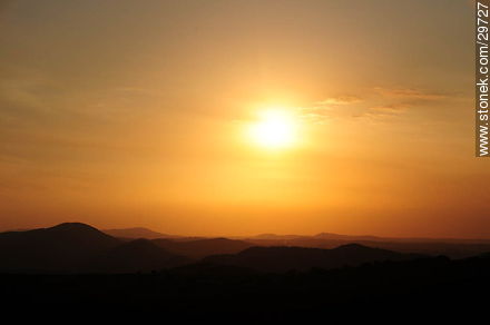 Sunset in mountain ranges of Lavalleja - Lavalleja - URUGUAY. Photo #29727