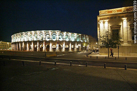 Arena of Nîmes and the Palace of Justice - Region of Languedoc-Rousillon - FRANCE. Photo #29939