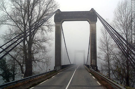 Puente en la ruta D840 sobre la Dordogne - Región de Midi-Pyrénées - FRANCIA. Foto No. 30663