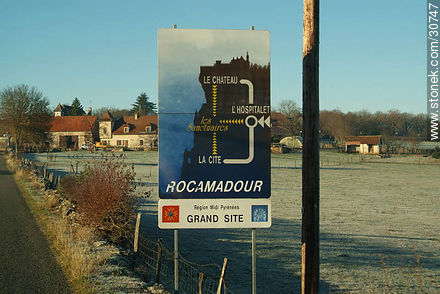 Campo francés en Midi-Pyrenées próximo a Rocamadour - Región de Midi-Pyrénées - FRANCIA. Foto No. 30747