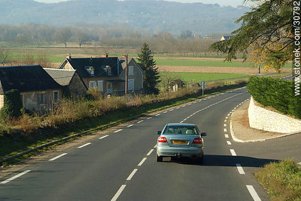 Ruta en el límite de las regiones Midi-Pyrenée y Aquitaine - Región de Midi-Pyrénées - FRANCIA. Foto No. 30792
