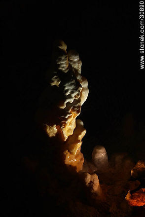 Estalactitas en la gruta de la Gran Roca. Eyzies-de-Tayac-Sireuil - Aquitania - FRANCIA. Foto No. 30890