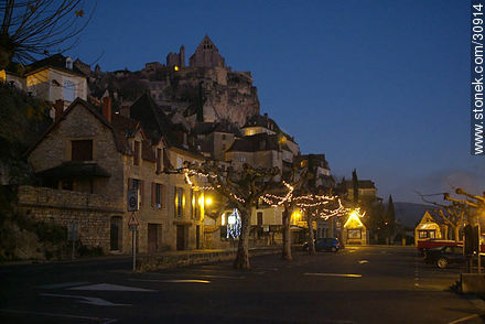 Beynac-et-Cazenac al anochecer. - Aquitania - FRANCIA. Foto No. 30914
