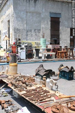 Tristan Narvaja market fair.  - Department of Montevideo - URUGUAY. Photo #31069