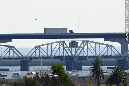 Parque Lecocq.  Puentes sobre el río Santa Lucía. Ruta 1. El viejo y el nuevo - Departamento de Montevideo - URUGUAY. Foto No. 32384