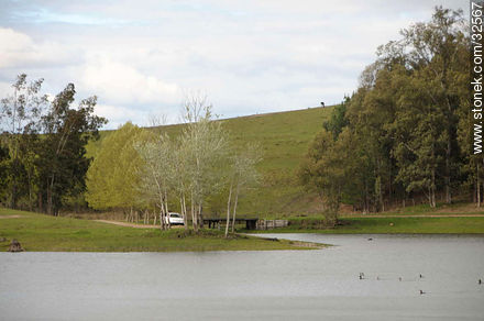 Lago de la Juventud en el Balneario Iporá - Departamento de Tacuarembó - URUGUAY. Foto No. 32567