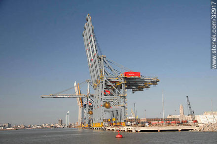 Port of Montevideo - Department of Montevideo - URUGUAY. Photo #32917