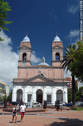 Plaza y Catedral de Maldonado - Departamento de Maldonado - URUGUAY. Foto No. 33974