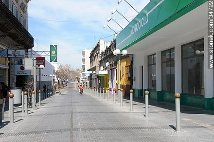 Centro de Mercedes al mediodía - Departamento de Soriano - URUGUAY. Foto No. 34722