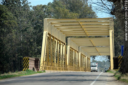 Puente sobre el río San Salvador en ruta 21 - Departamento de Soriano - URUGUAY. Foto No. 34719