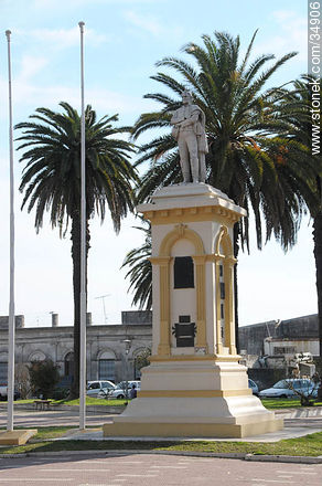 Monumento a Artigas en Carmelo - Departamento de Colonia - URUGUAY. Foto No. 34906