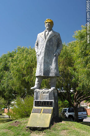 Monumento a José Batlle y Ordóñez - Departamento de Florida - URUGUAY. Foto No. 35605