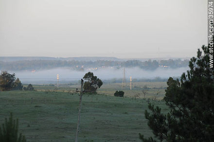 Ciudad de Tacuarembó entre la niebla del amanecer. - Departamento de Tacuarembó - URUGUAY. Foto No. 35974