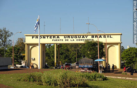 Puente Internacional de la Concordia desde Artigas (Uruguay) a Quaraí (Brasil) sobre el río Cuareim. - Departamento de Artigas - URUGUAY. Foto No. 36148