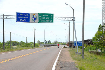 Frontera Uruguay Brasil - Departamento de Artigas - URUGUAY. Foto No. 36288