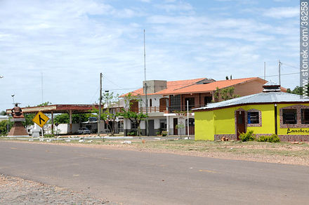 Barra do Quaraí, Brasil - Departamento de Artigas - URUGUAY. Foto No. 36258