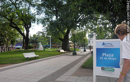 Plaza 25 de Mayo - Provincia de Entre Ríos - ARGENTINA. Foto No. 36842