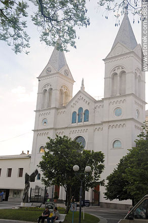 Iglesia de Concordia. Plazoleta Belgrano. - Provincia de Entre Ríos - ARGENTINA. Foto No. 36831