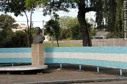 Busto de San Martín - Departamento de Paysandú - URUGUAY. Foto No. 37078