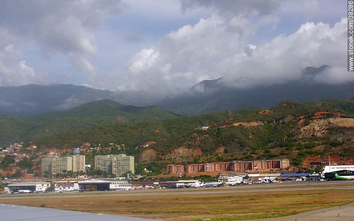 Caracas desde el Aeropuerto - Venezuela - Otros AMÉRICA del SUR. Foto No. 38286