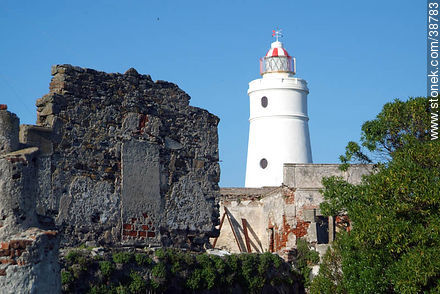 Isla de Flores lighthouse -  - URUGUAY. Photo #38783
