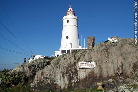 Isla de Flores lighthouse -  - URUGUAY. Photo #38780