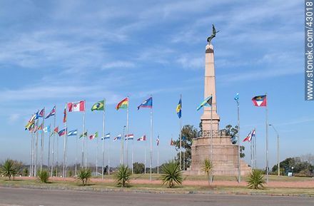Obelisco de Las Piedras - Departamento de Canelones - URUGUAY. Foto No. 43018