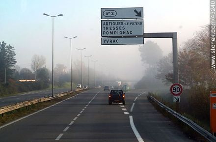 Autopista N89 E70 al este. - Aquitania - FRANCIA. Foto No. 43240