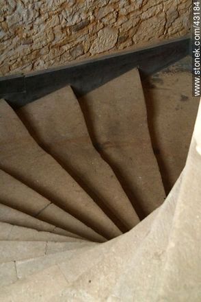 Sarlat-la-Canéda. Escalera desgastada por siglos de uso. - Aquitania - FRANCIA. Foto No. 43184