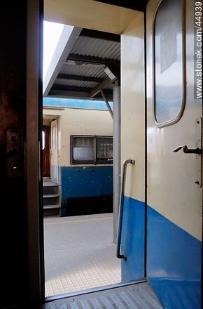 Vagones de tren - Departamento de Montevideo - URUGUAY. Foto No. 44939