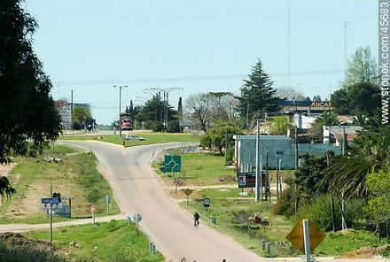 San Jacinto. Ruta 7 en cruce con ruta 11. - Departamento de Canelones - URUGUAY. Foto No. 45683