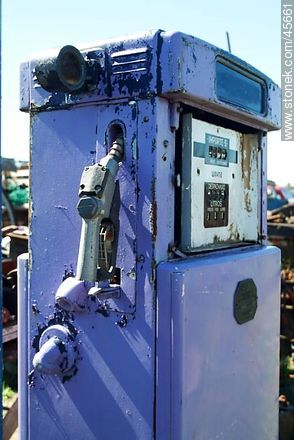 Old gas pump - Department of Canelones - URUGUAY. Photo #45661