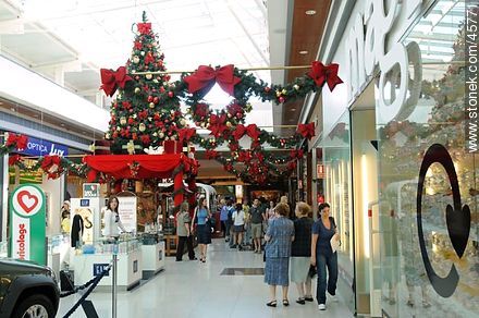 Christmass in Montevideo Shopping Center - Department of Montevideo - URUGUAY. Photo #45771