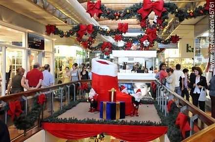 Christmass in Montevideo Shopping Center - Department of Montevideo - URUGUAY. Photo #45761