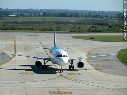 Airbus A-318 de Lan - Departamento de Canelones - URUGUAY. Foto No. 46384