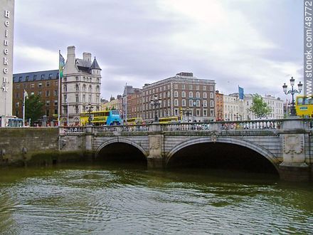 Bridge over the River Liffey - Ireland - BRITISH ISLANDS. Photo #48772