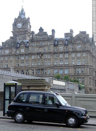 Taxi and Balmoral Hotel - Scotland - BRITISH ISLANDS. Photo #49150