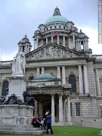 Municipio de Belfast. Queen Victoria by Sir Thomas Brock. - Irlanda del Norte - ISLAS BRITÁNICAS. Foto No. 49197