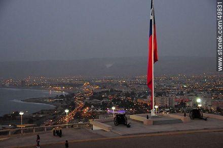 Bandera de Chile en lo alto del Morro de Arica. - Chile - Otros AMÉRICA del SUR. Foto No. 49831