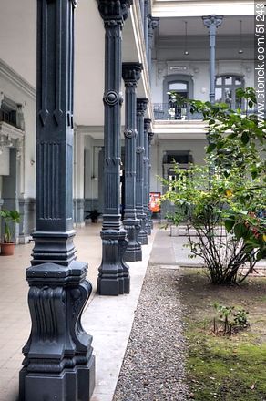 Central courtyard of the IAVA. - Department of Montevideo - URUGUAY. Photo #51243