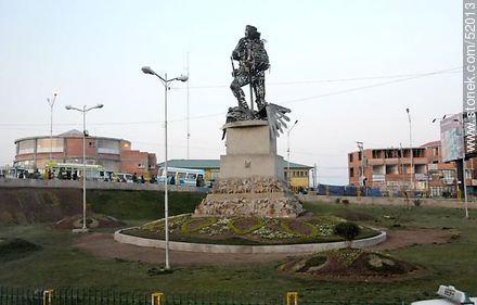 El Alto. Statue of Che Guevara on the avenues John Paul II and 6 de Marzo. - Bolivia - Others in SOUTH AMERICA. Photo #52013