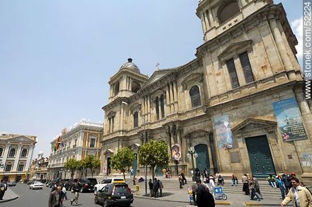 Calles Comercio y Socaboya en La Paz. Catedral Metropolitana Nuestra Señora de La Paz. Al lado, el Palacio de Gobierno. - Bolivia - Otros AMÉRICA del SUR. Foto No. 52224