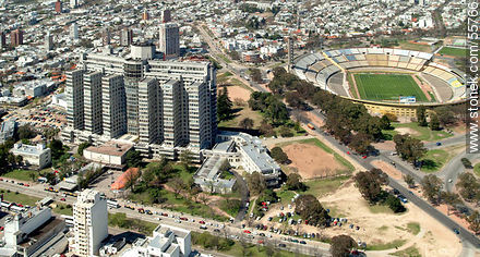 Vista aérea del Hospital de Clínicas y el Estadio Centenario. Avenida Italia. - Departamento de Montevideo - URUGUAY. Foto No. 55766