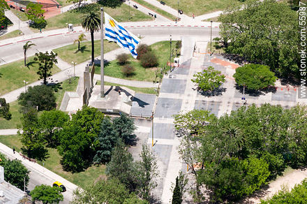 Vista aérea de la Plaza de la Bandera - Departamento de Montevideo - URUGUAY. Foto No. 55987