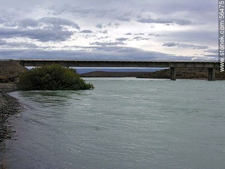 Río La Leona que une el lago Viedma con el lago Argentino -  - ARGENTINA. Foto No. 56475
