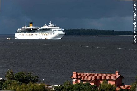 Cruise Costa Fascinosa frente a la isla Gorriti - Punta del Este and its near resorts - URUGUAY. Photo #57393