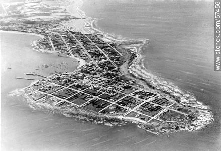 Old aerial photo of Península de Punta del Este - Punta del Este and its near resorts - URUGUAY. Photo #57456